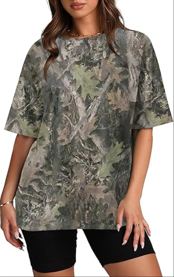 Retro Camo Graphic T-Shirt with Maple Leaf Design – Casual Crew Neck Tee