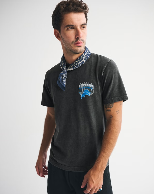Detroit Lions Graphic Tee - Vintage NFL Fan Shirt