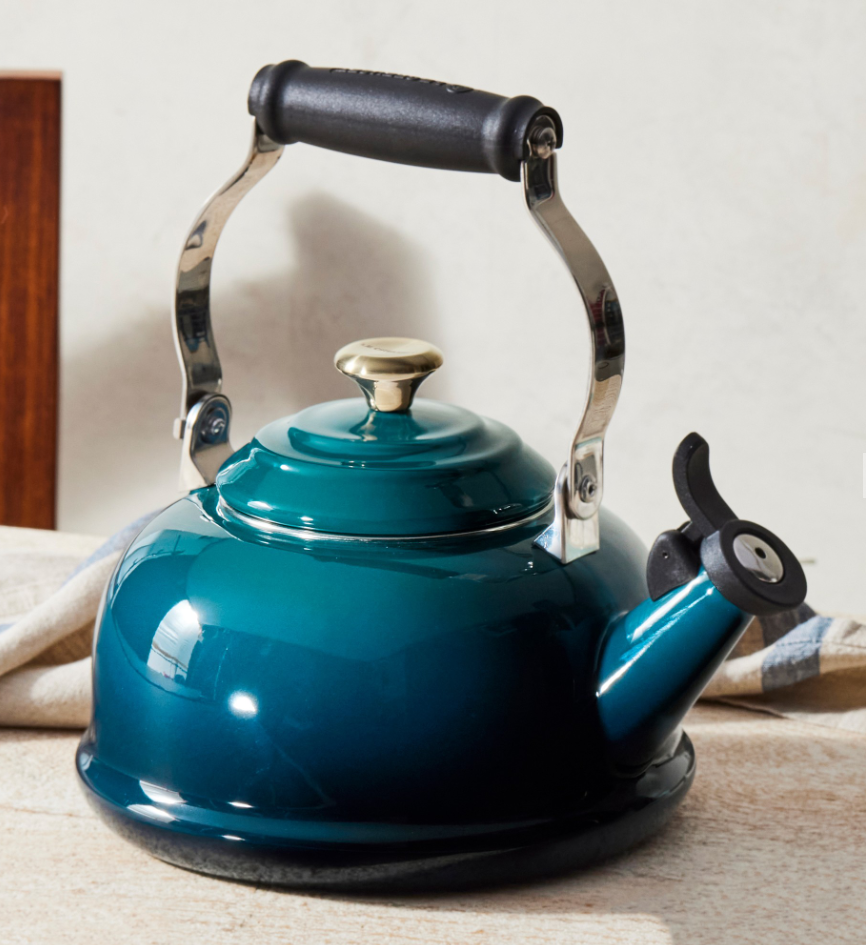 Le Creuset Classic Whistling Tea Kettle - Forêt